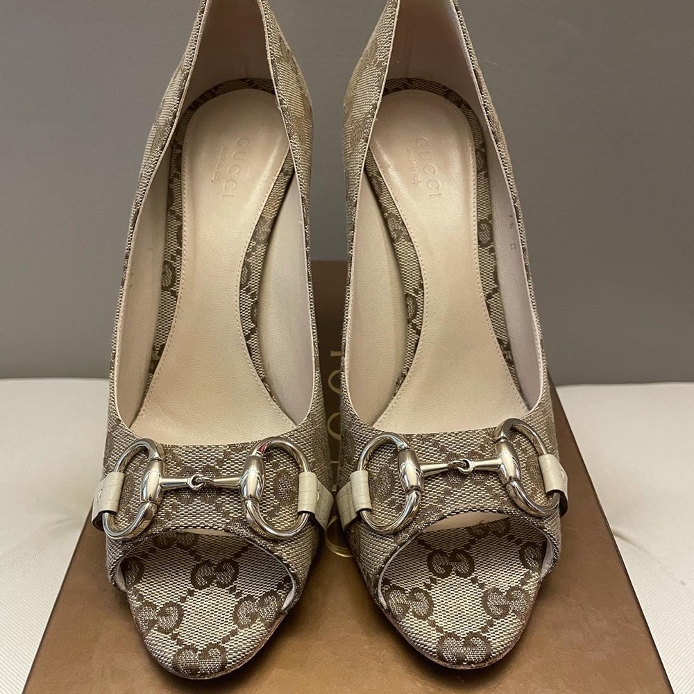 Authentic Gucci peep toe pump size 7.5